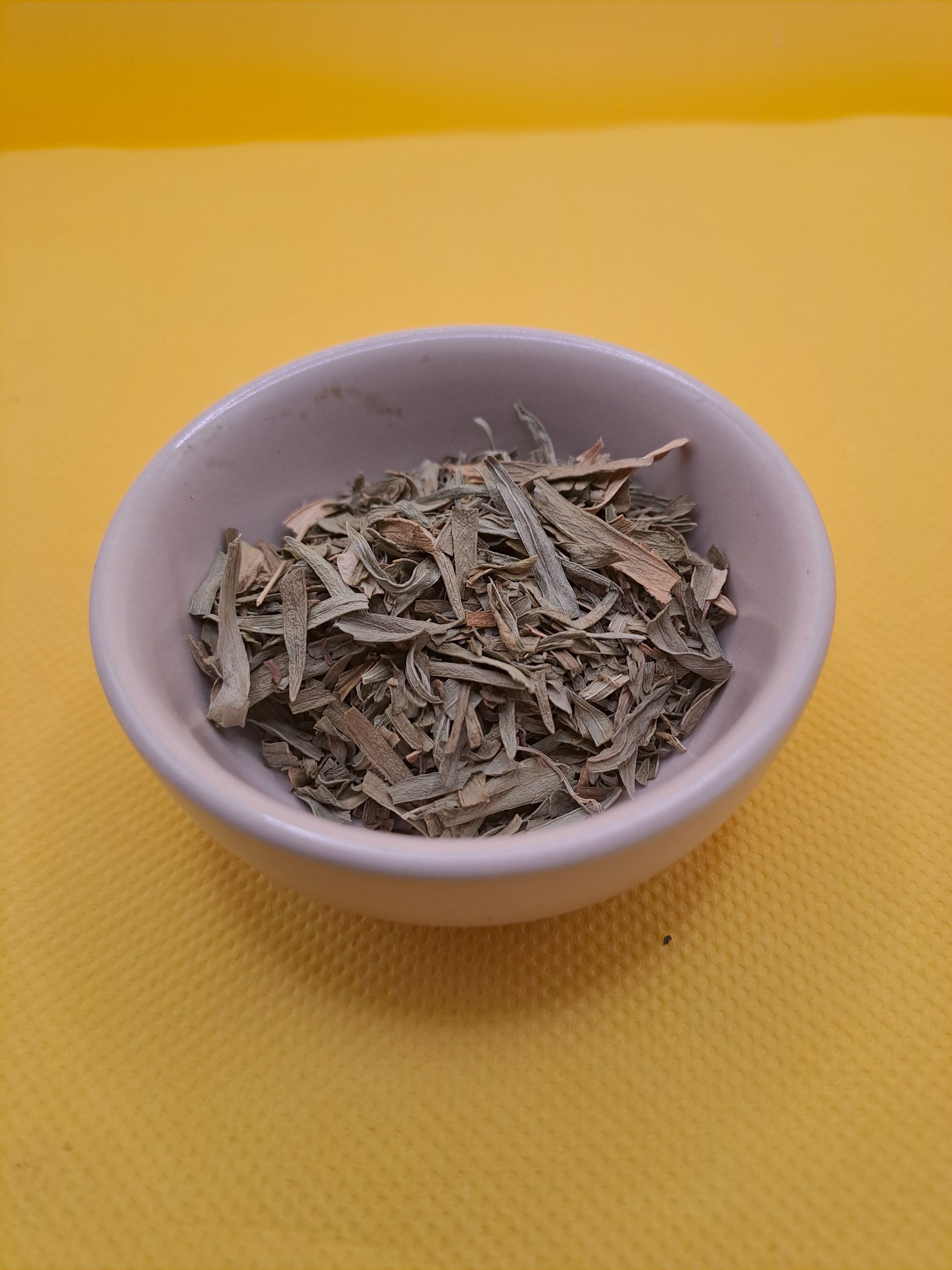 Aromate constitué de feuilles d'estragon séchées