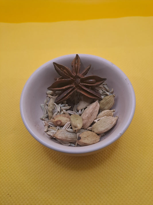 Cette infusion froide contient des graines de fenouil, de la cardamome et de l'anis étoilée