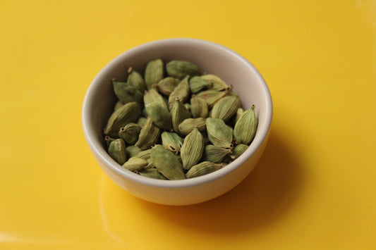 Les saveurs sont concentrés dasn les graines à l'intérieur de la gousse de cardamome