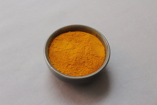 La poudre de curcuma est constituée d'un rhizome réduit en poudre.
