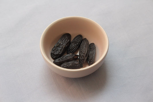 Les fèves de Tonka possèdent des arômes de vanille et d'amandes amères