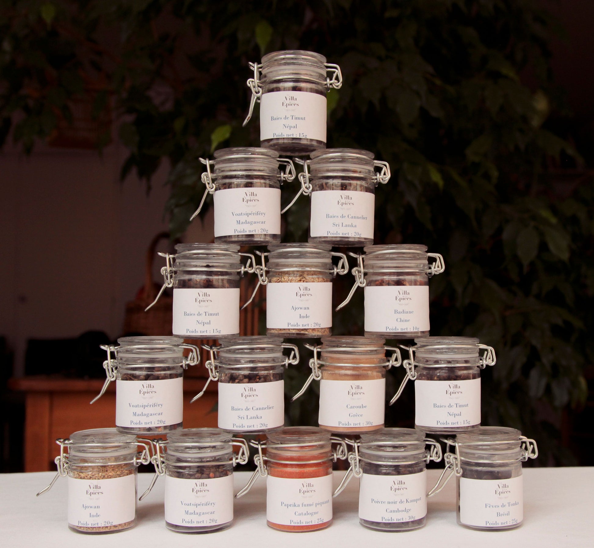 Petits pots à l'intérieur du coffret cadeau 
